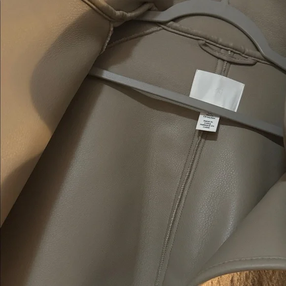 NEW H&M Teddy Faux Leather Shearling Coat Sz Small $119 Beige Mushroom - Picture 5 of 5